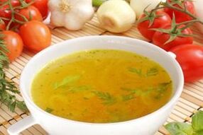 Kippenbouillon zonder zout in het drinkdieet